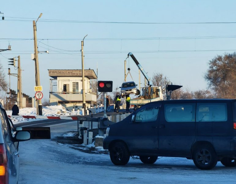 Сотрудники полиции в Лесозаводске Приморского края предотвратили трагедию на железнодорожных путях