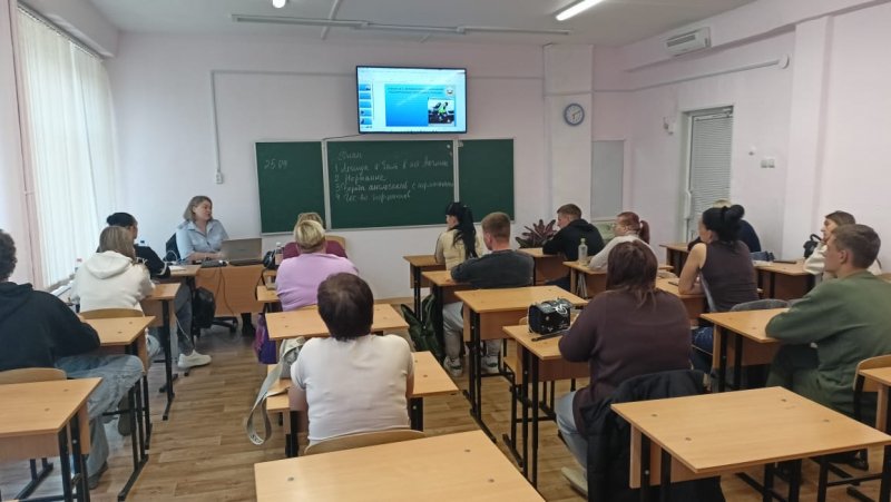 Госавтоинспекторы провели встречу с будущими водителями в Лесозаводске Приморского края