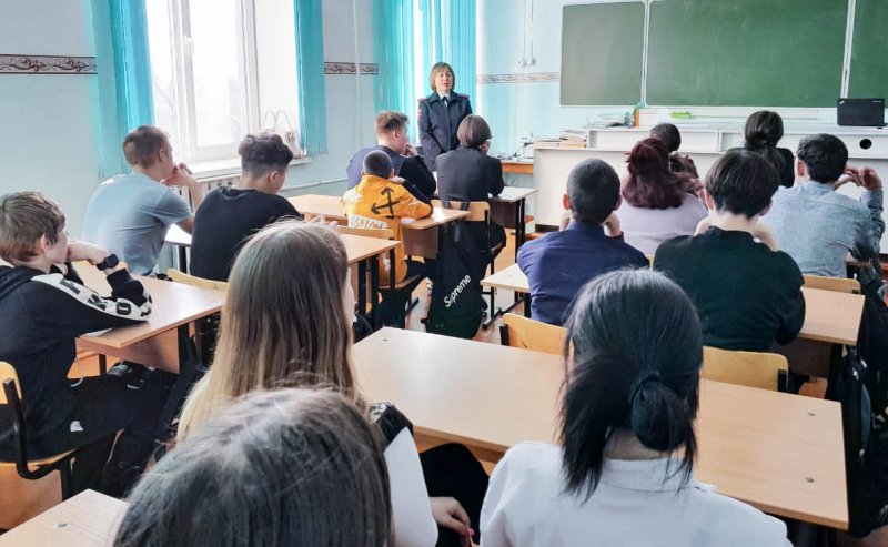 В Лесозаводске Приморского края полицейские реализуют проект «Азбука права»
